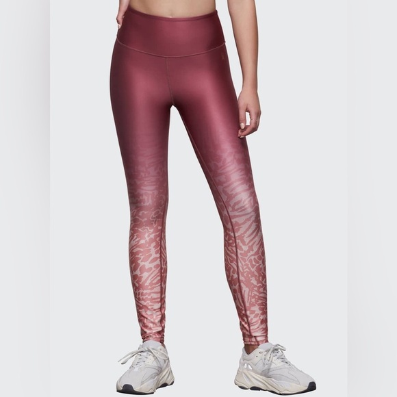 Good American Wild Hibiscus High Impact Leggings Small/1 Burgundy Ombre Drip - Picture 3 of 10